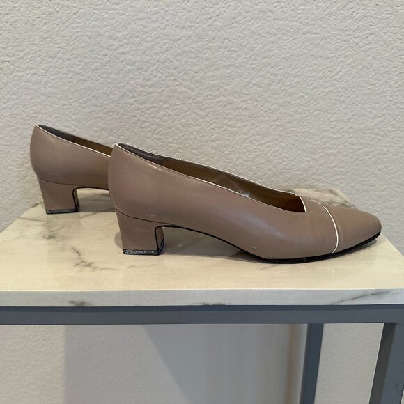 Talbots Taupe with White Trim Pumps - Picture 2 of 6